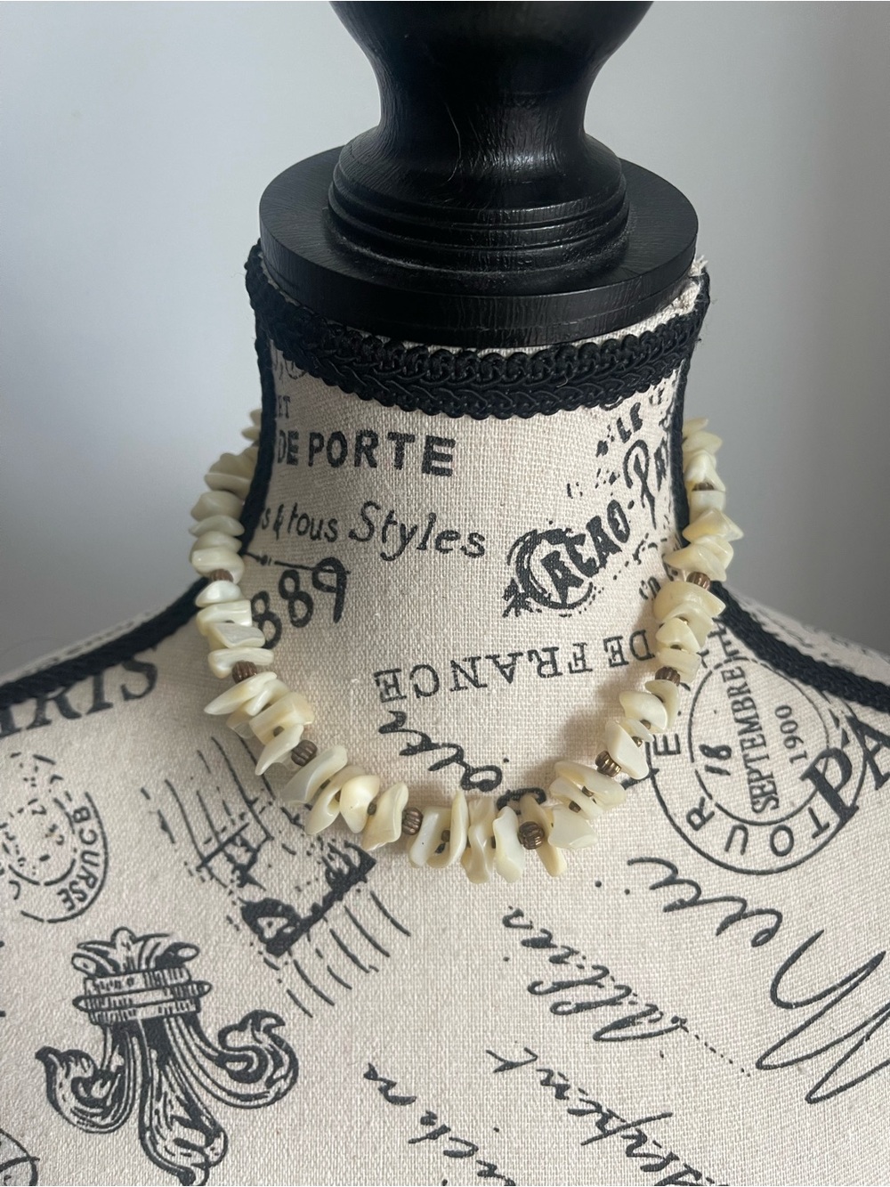 Miriam Haskell Signed Cream Mother Of Pearl Chip Necklace